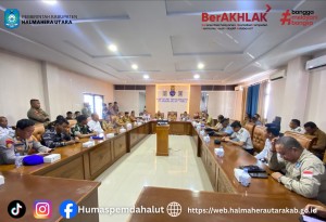 Bupati dan Wabup Pimpin Rapat Persiapan Masuknya KM Tatamailau di Pelabuhan Tobelo. 