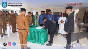 Pelantikan 8 Pejabat Struktural di Lingkup Pemda Halmahera Utara. 